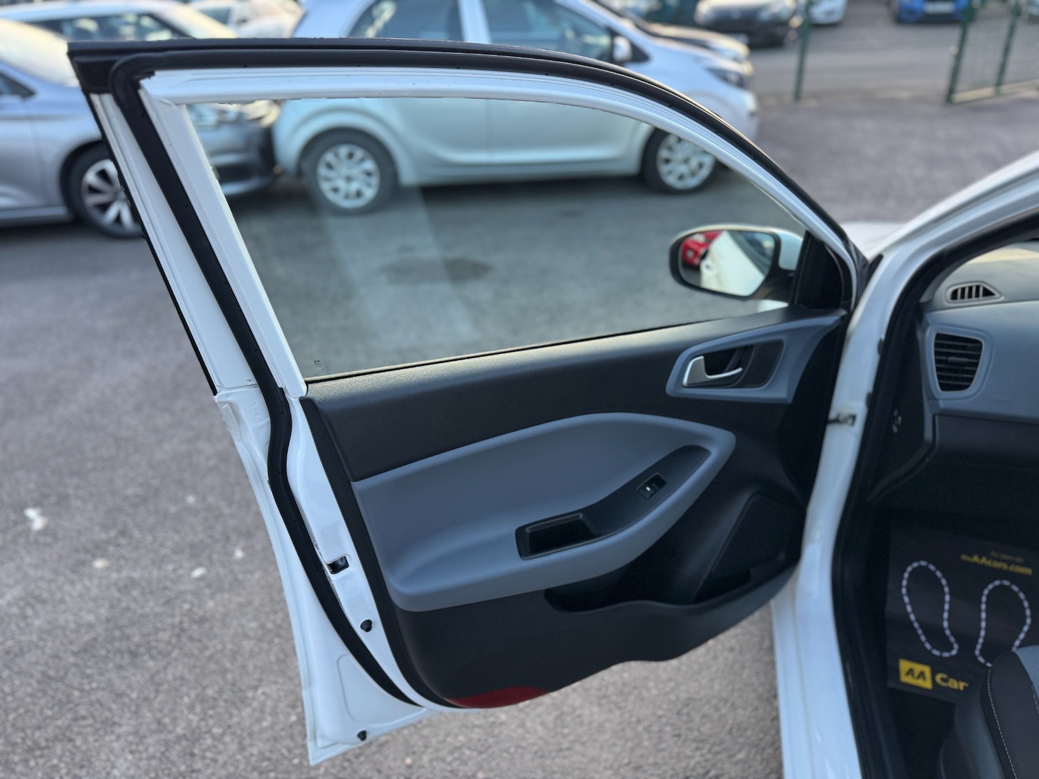 Used Hyundai i20 2016 for sale - 76157443: Photo 39