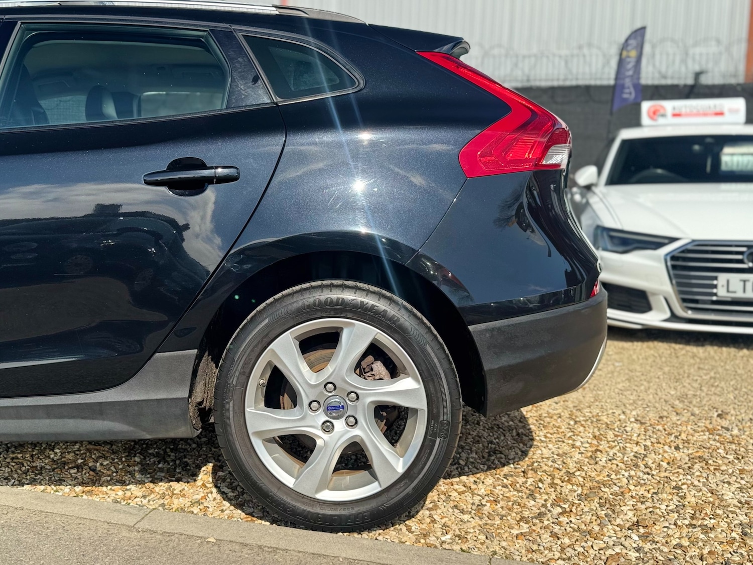 Used Volvo V40 2014 for sale - 78108077: Photo 23