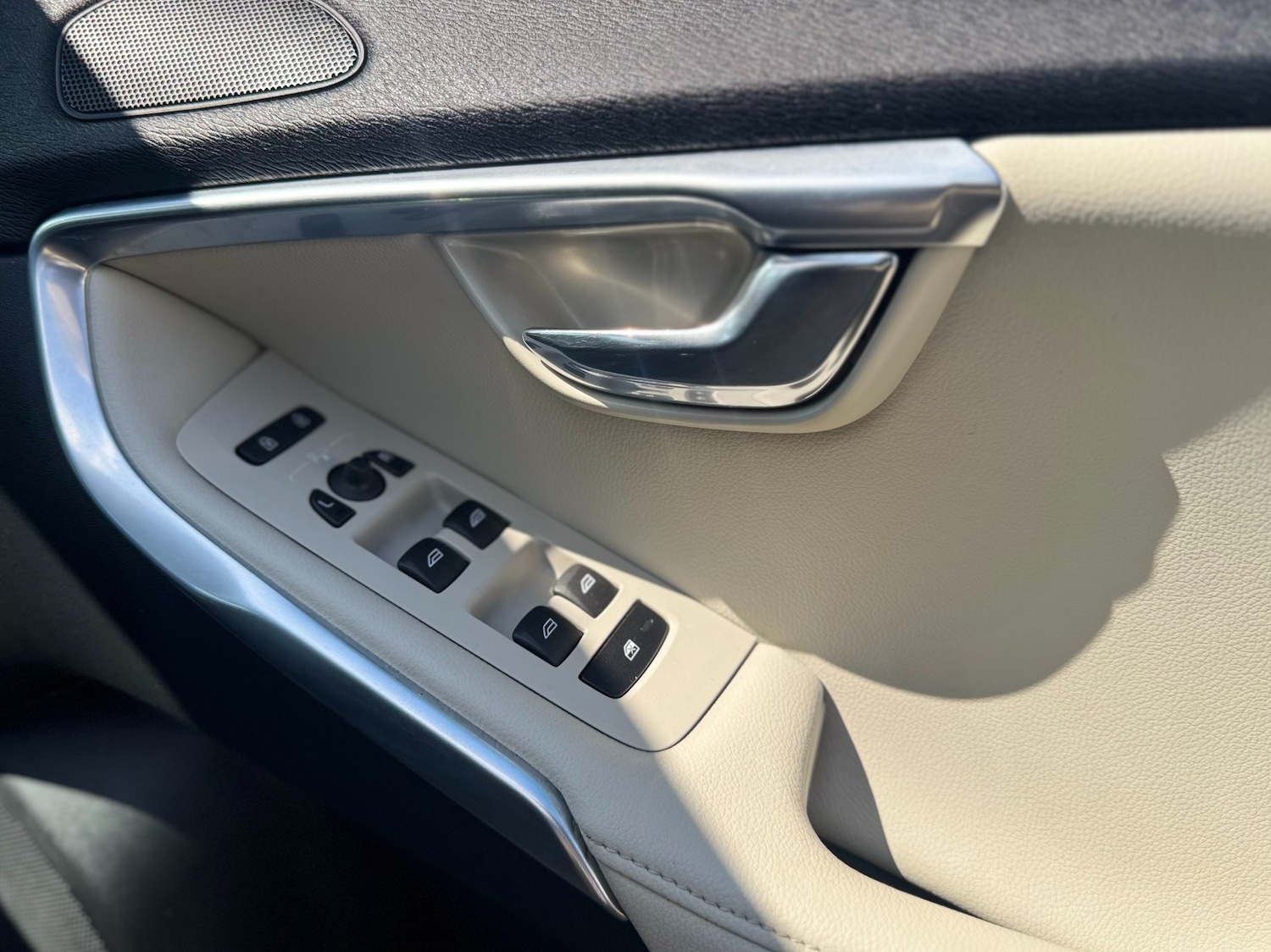 Used Volvo V40 2014 for sale - 78108077: Photo 26