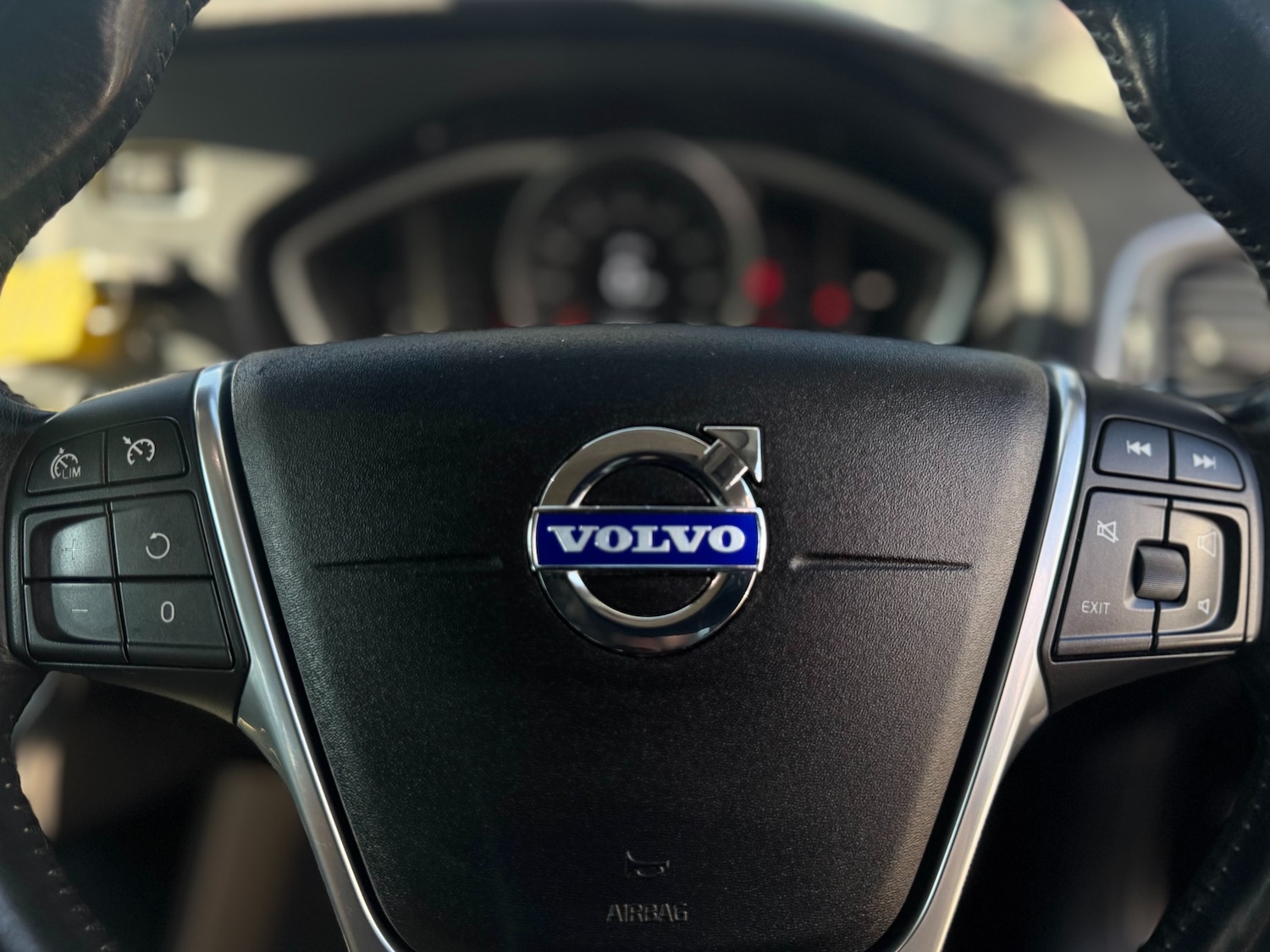 Used Volvo V40 2014 for sale - 78108077: Photo 30