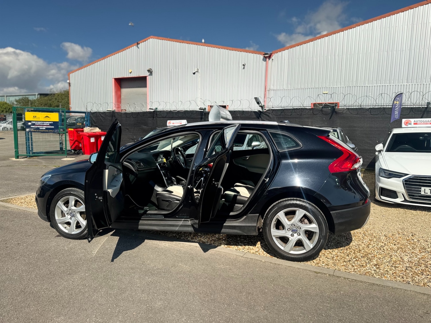 Used Volvo V40 2014 for sale - 78108077: Photo 43