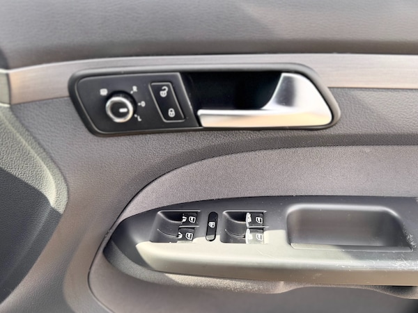 Used Volkswagen Touran 2011 for sale - 76234676: Photo 27