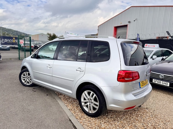 Used Volkswagen Touran 2011 for sale - 76234676: Photo 6