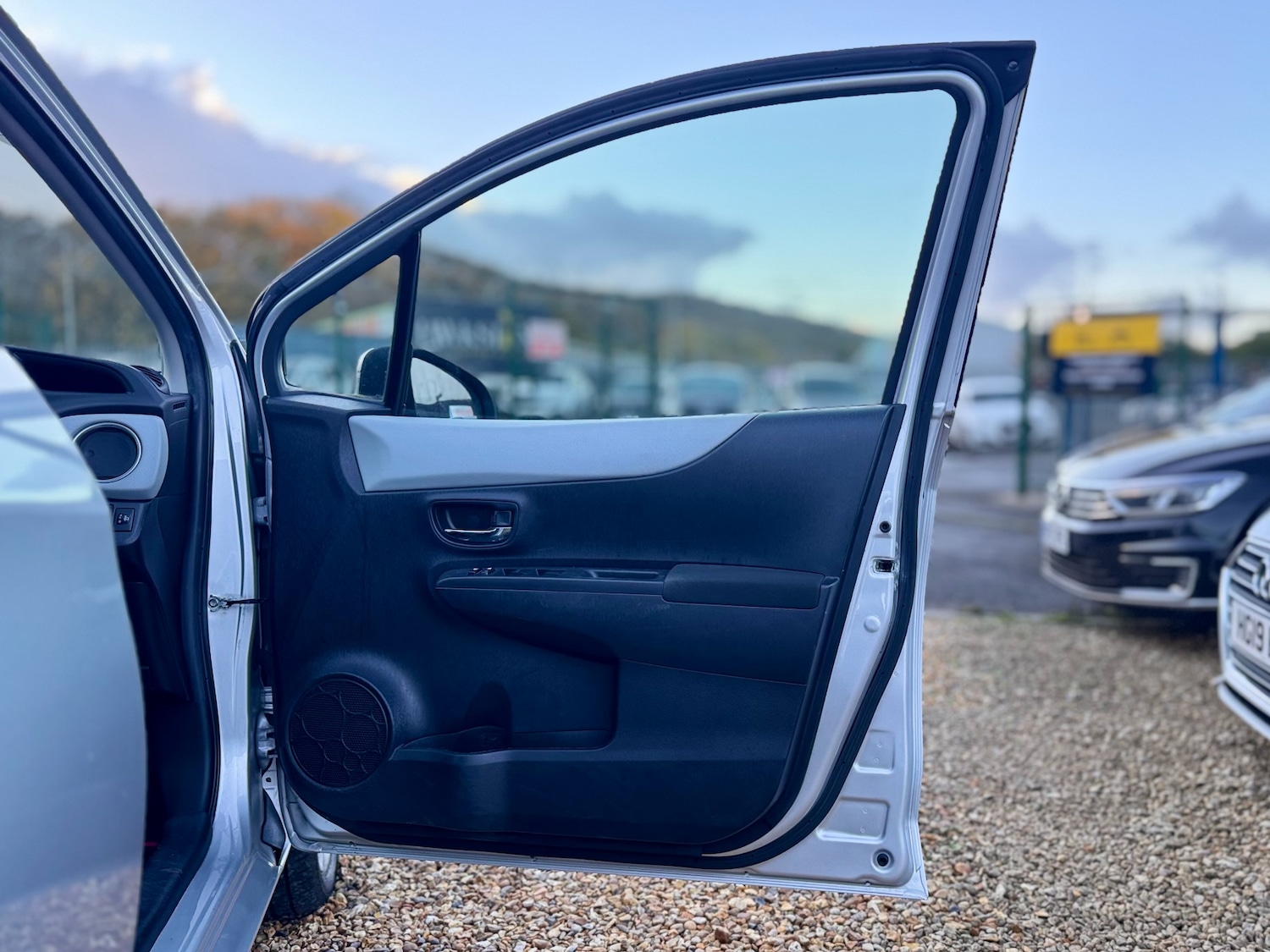 Used Toyota Yaris 2012 for sale - 76507983: Photo 25