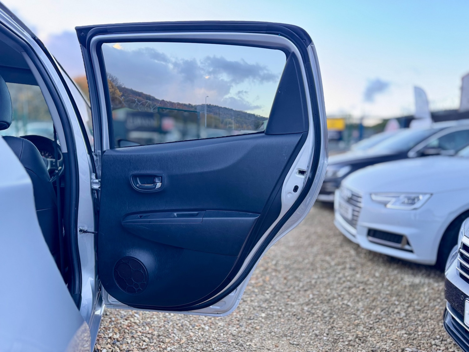 Used Toyota Yaris 2012 for sale - 76507983: Photo 40