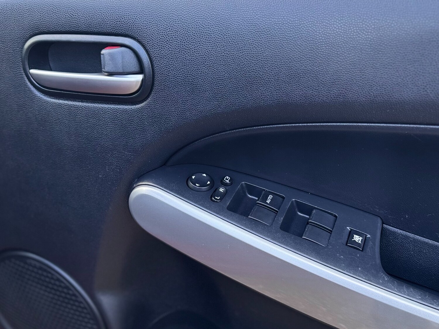 Used Mazda Mazda2 2011 for sale - 77578827: Photo 26