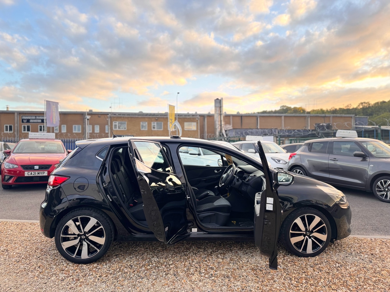 Used Renault Clio 2015 for sale - 76157494: Photo 42