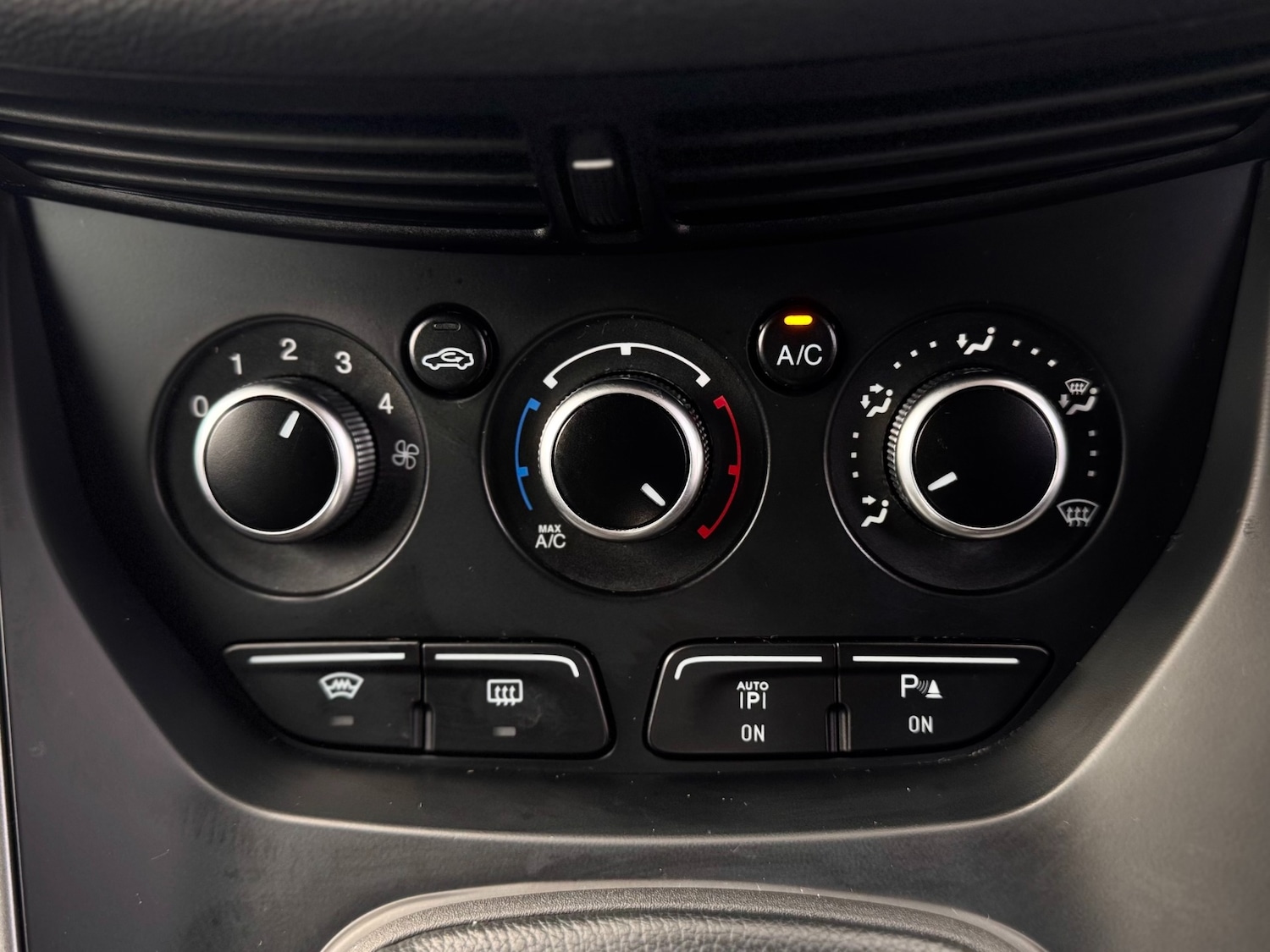 Used Ford Kuga 2014 for sale - 76649866: Photo 35