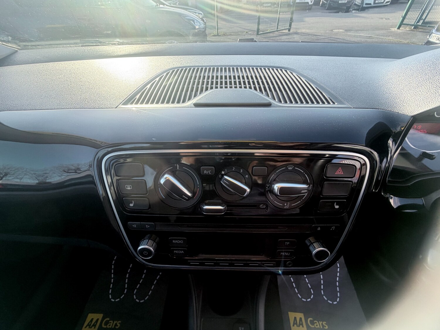 Used Volkswagen up! 2013 for sale - 77938418: Photo 31