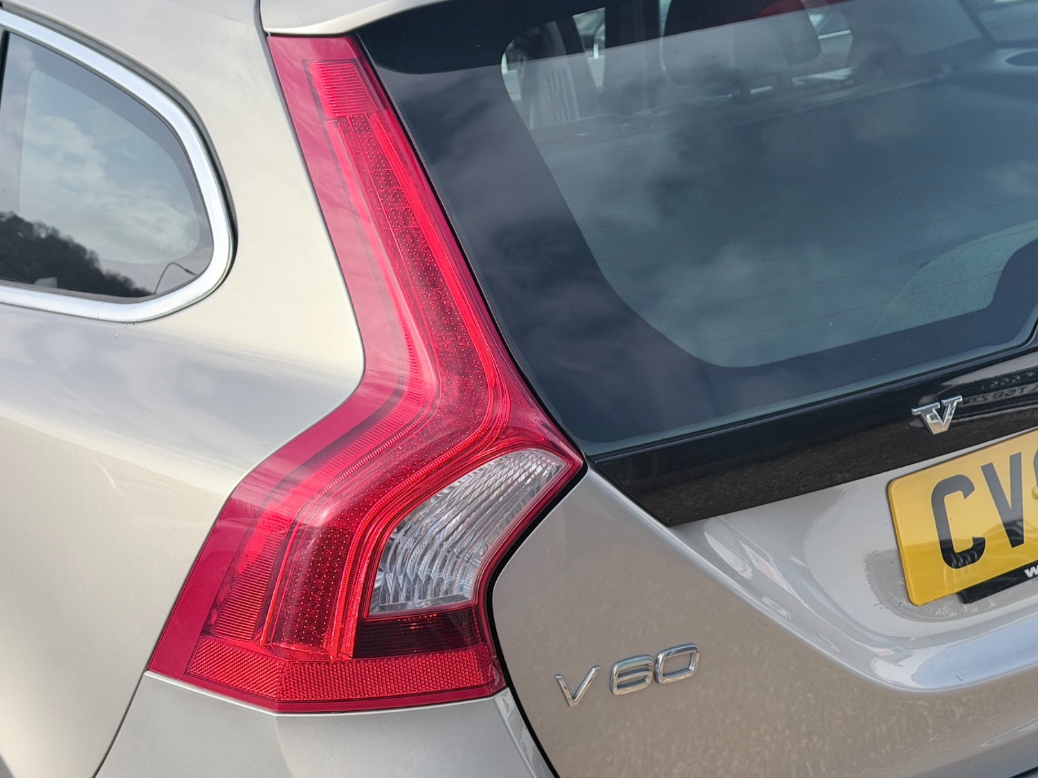 Used Volvo V60 2012 for sale - 77640331: Photo 44