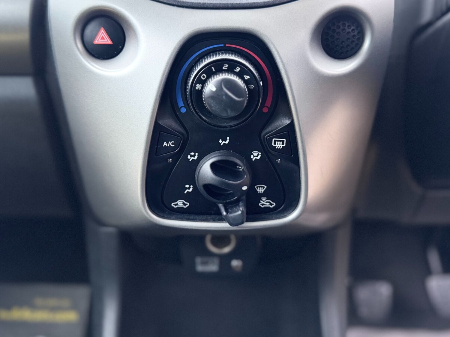 Used Toyota AYGO 2015 for sale - 77846102: Photo 33