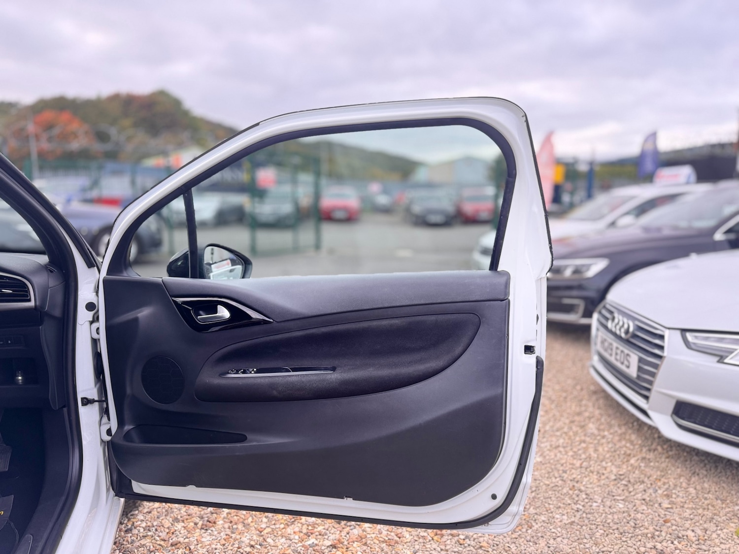 Used DS Automobiles DS 3 2017 for sale - 76384300: Photo 25