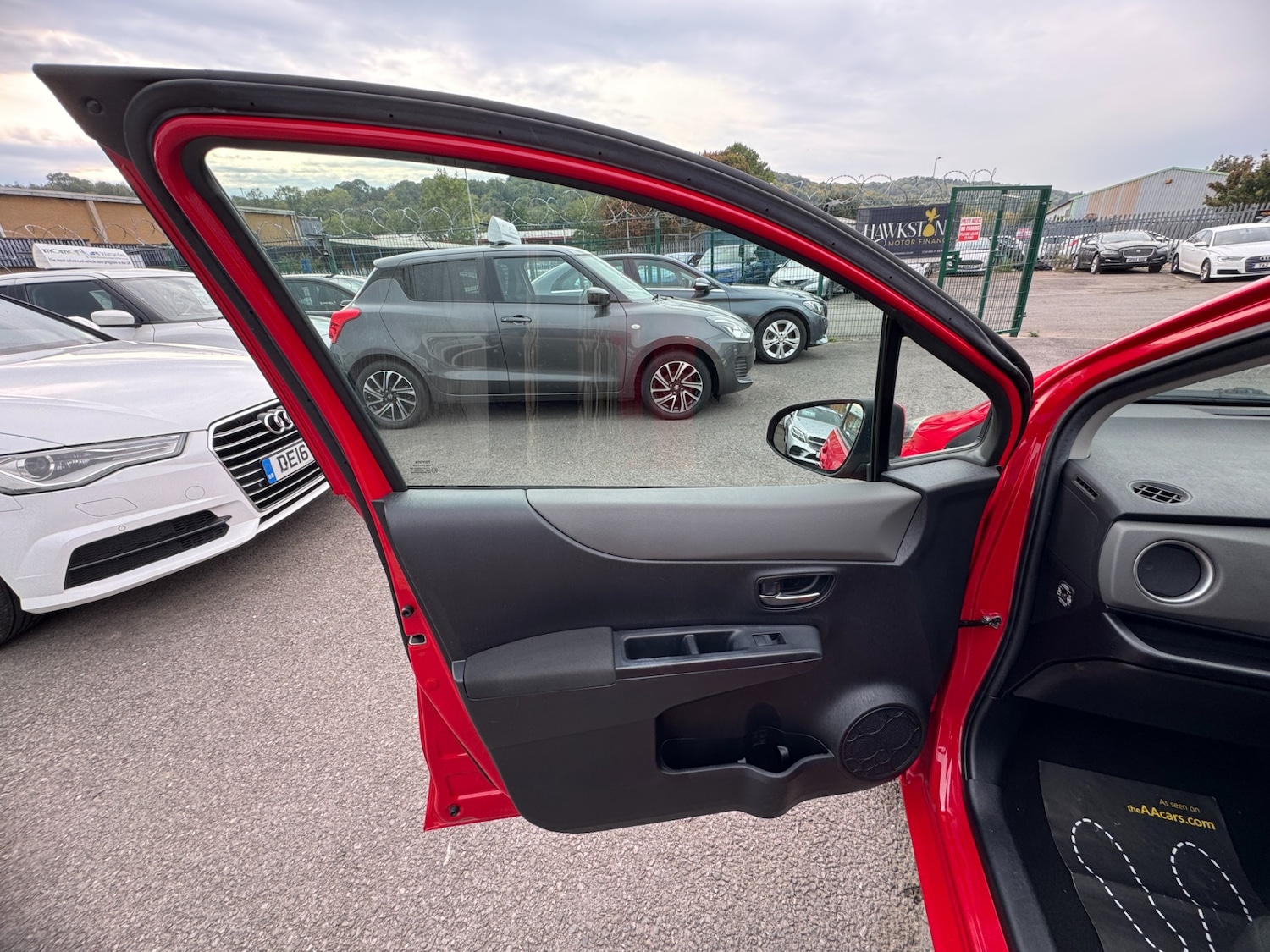 Used Toyota Yaris 2014 for sale - 76598893: Photo 39