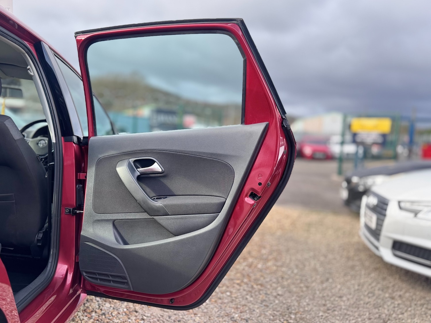 Used Volkswagen Polo 2015 for sale - 77149656: Photo 37