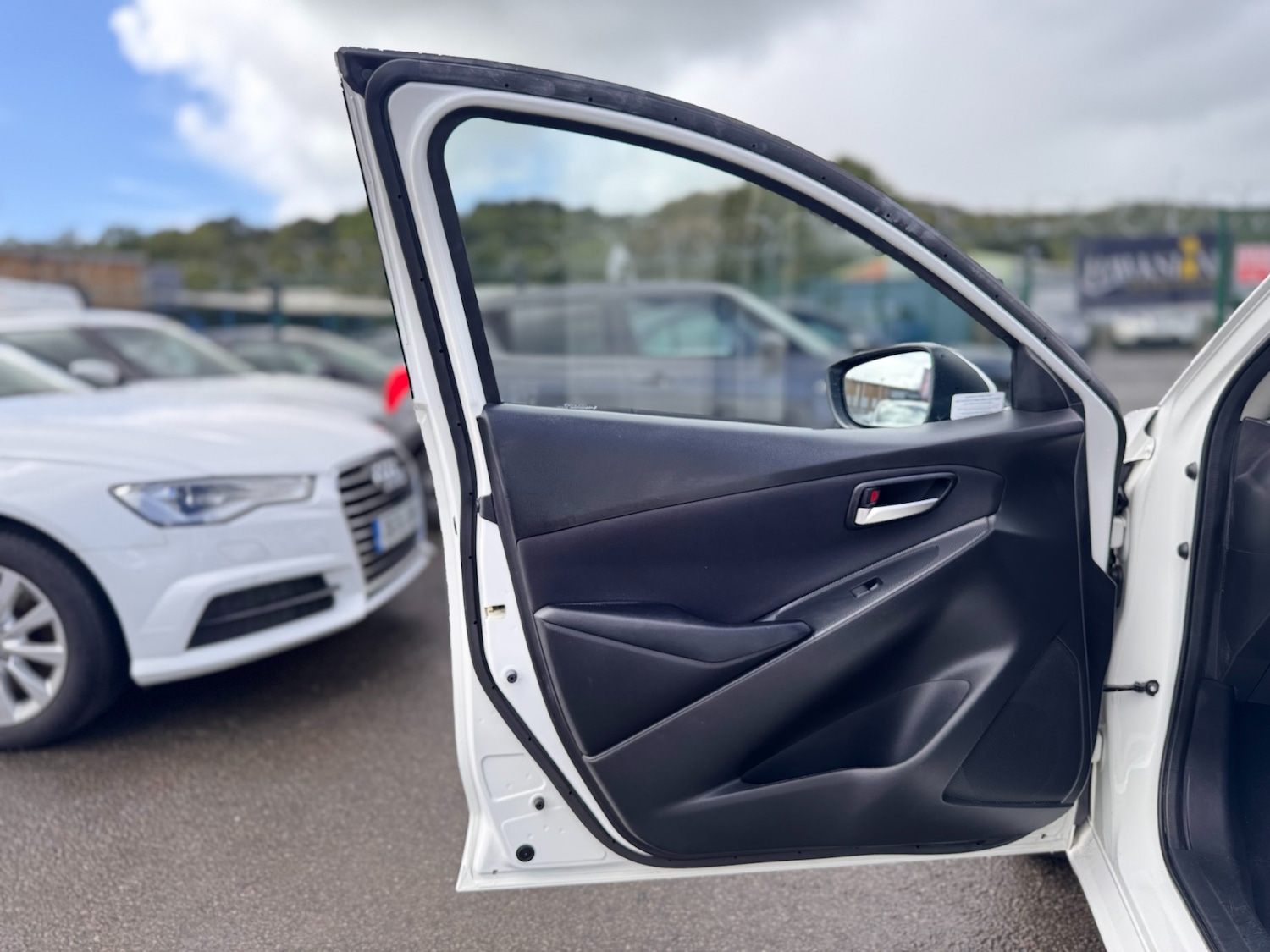 Used Mazda Mazda2 2015 for sale - 76762861: Photo 41