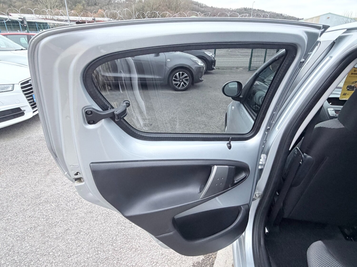 Used Toyota AYGO 2014 for sale - 77640326: Photo 38