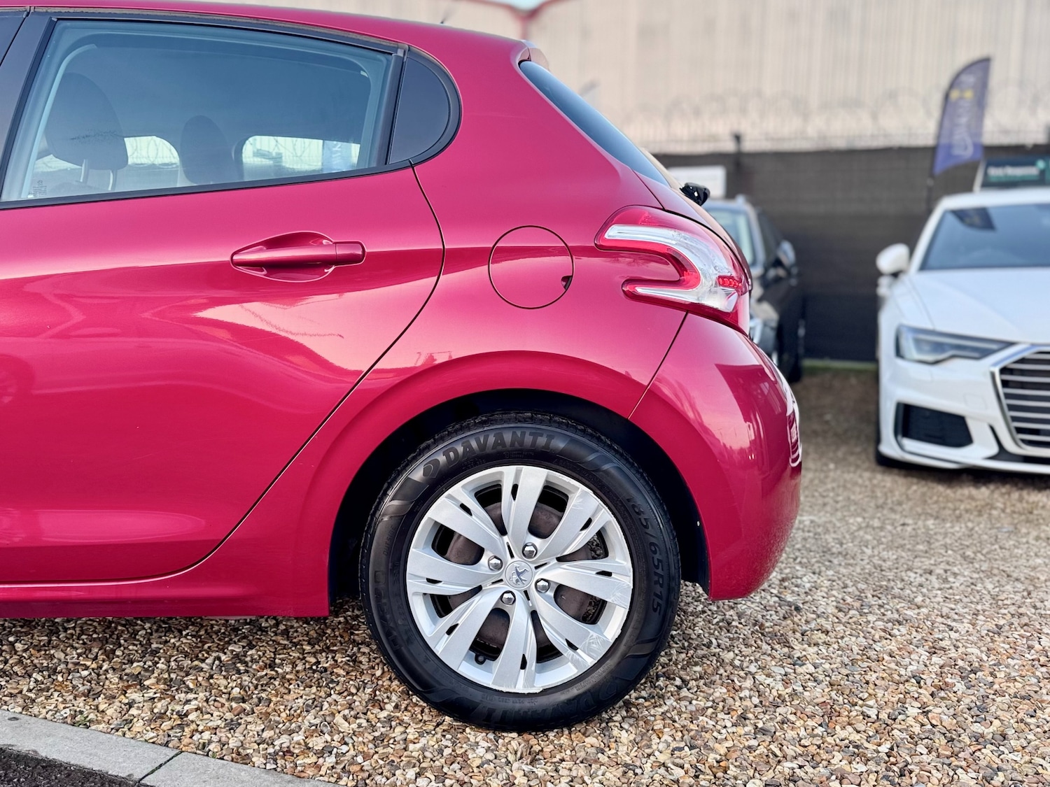 Used Peugeot 208 2013 for sale - 77061879: Photo 23