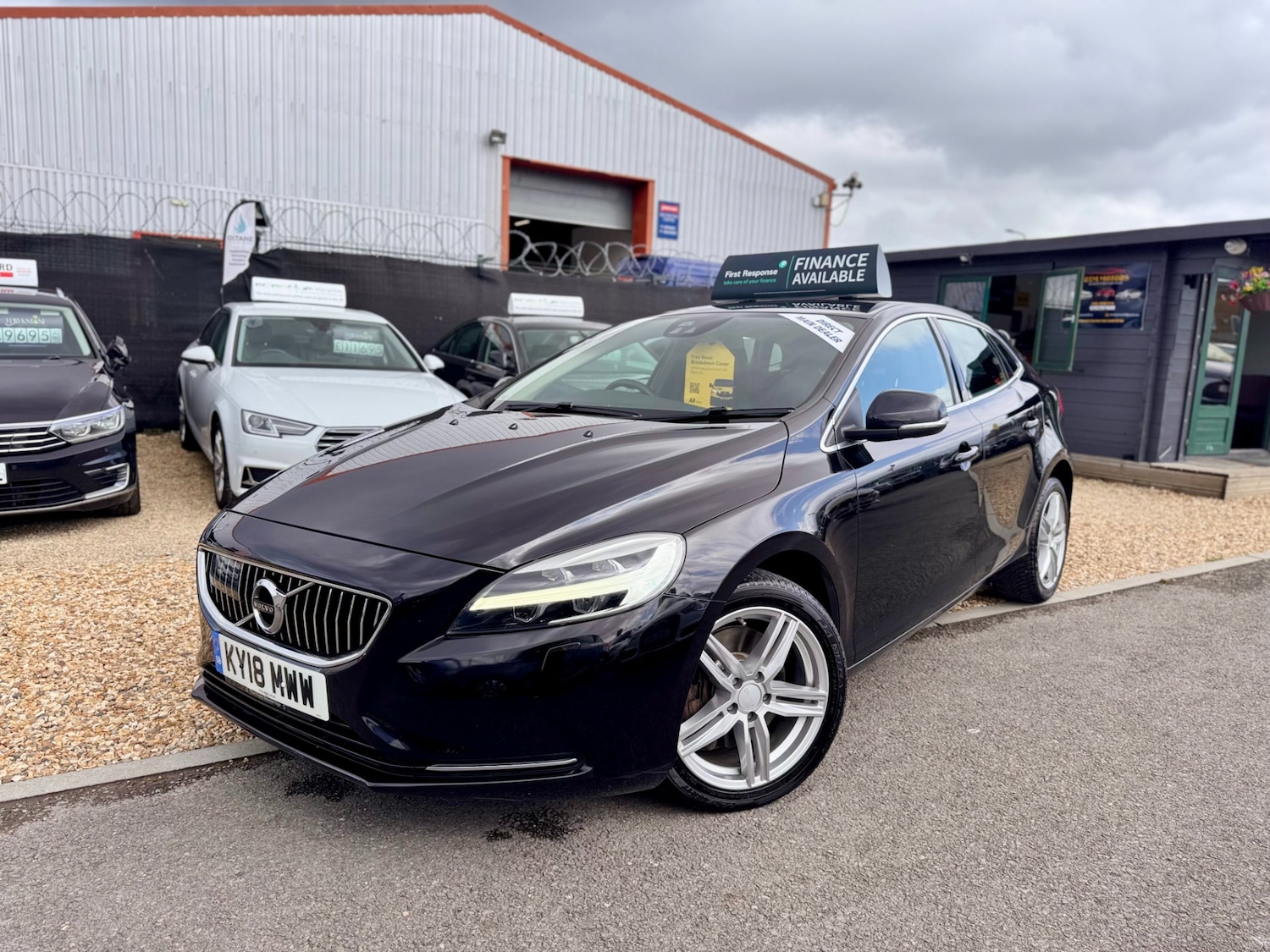 Used Volvo V40 2018 for sale - 76835142: Photo 3