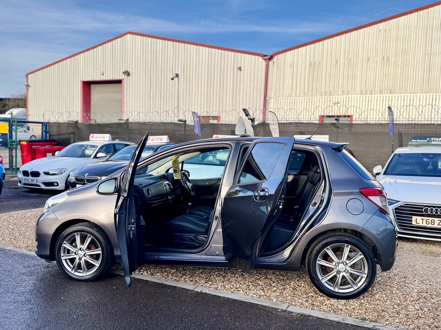 Used Toyota Yaris 2012 for sale - 77014714: Photo 44