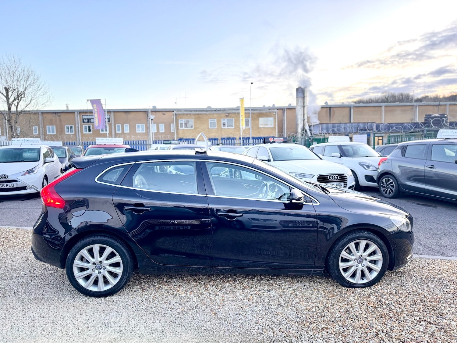 Used Volvo V40 2015 for sale - 77051790: Photo 13