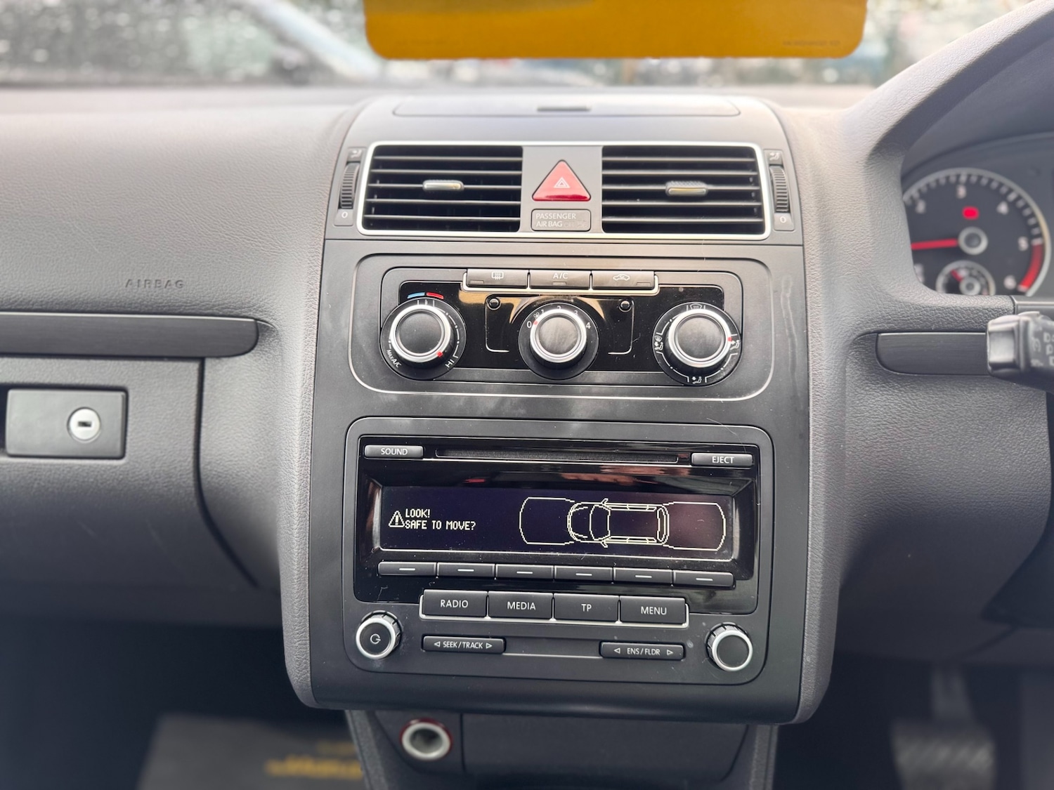 Used Volkswagen Touran 2015 for sale - 76508601: Photo 34