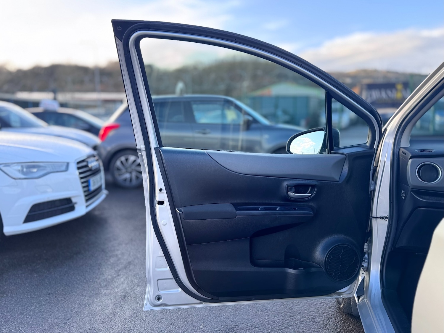 Used Toyota Yaris 2014 for sale - 77261281: Photo 43