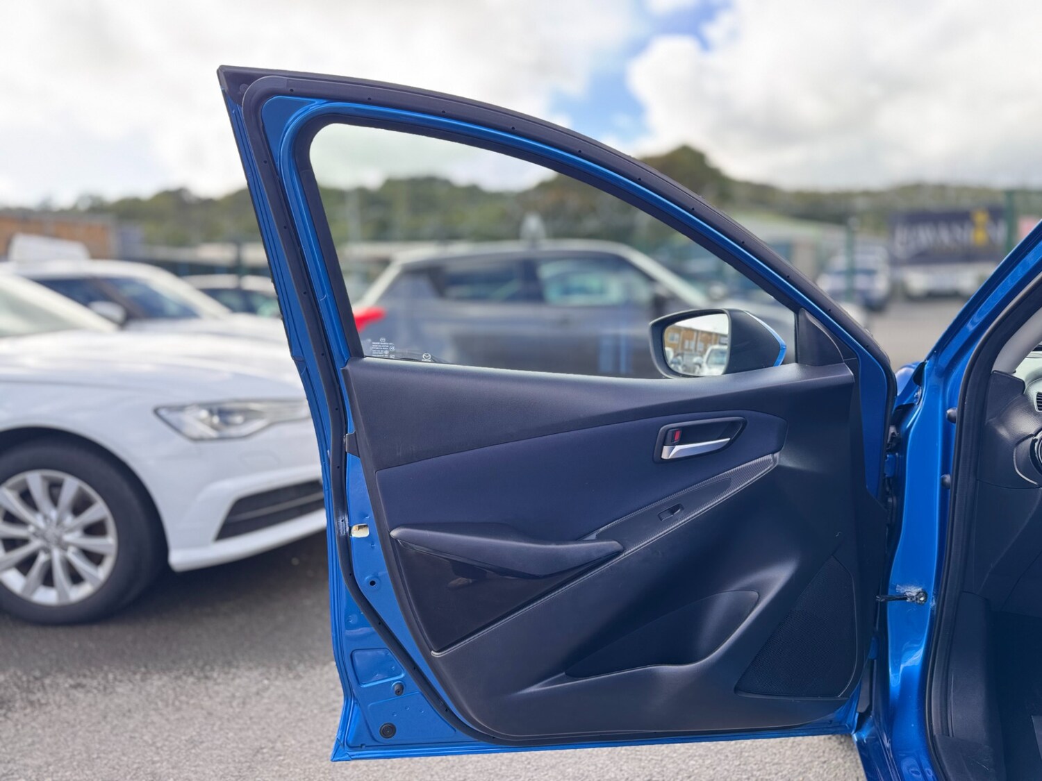 Used Mazda Mazda2 2015 for sale - 77502271: Photo 42