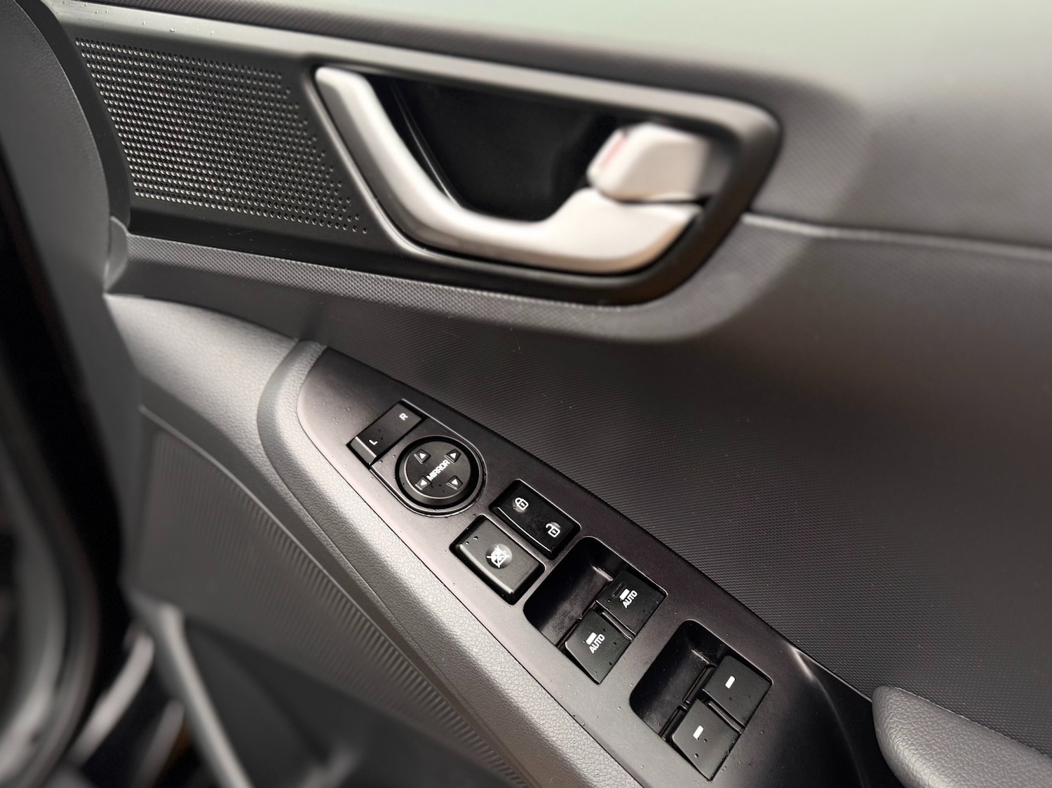 Used Hyundai IONIQ 2017 for sale - 76722523: Photo 26