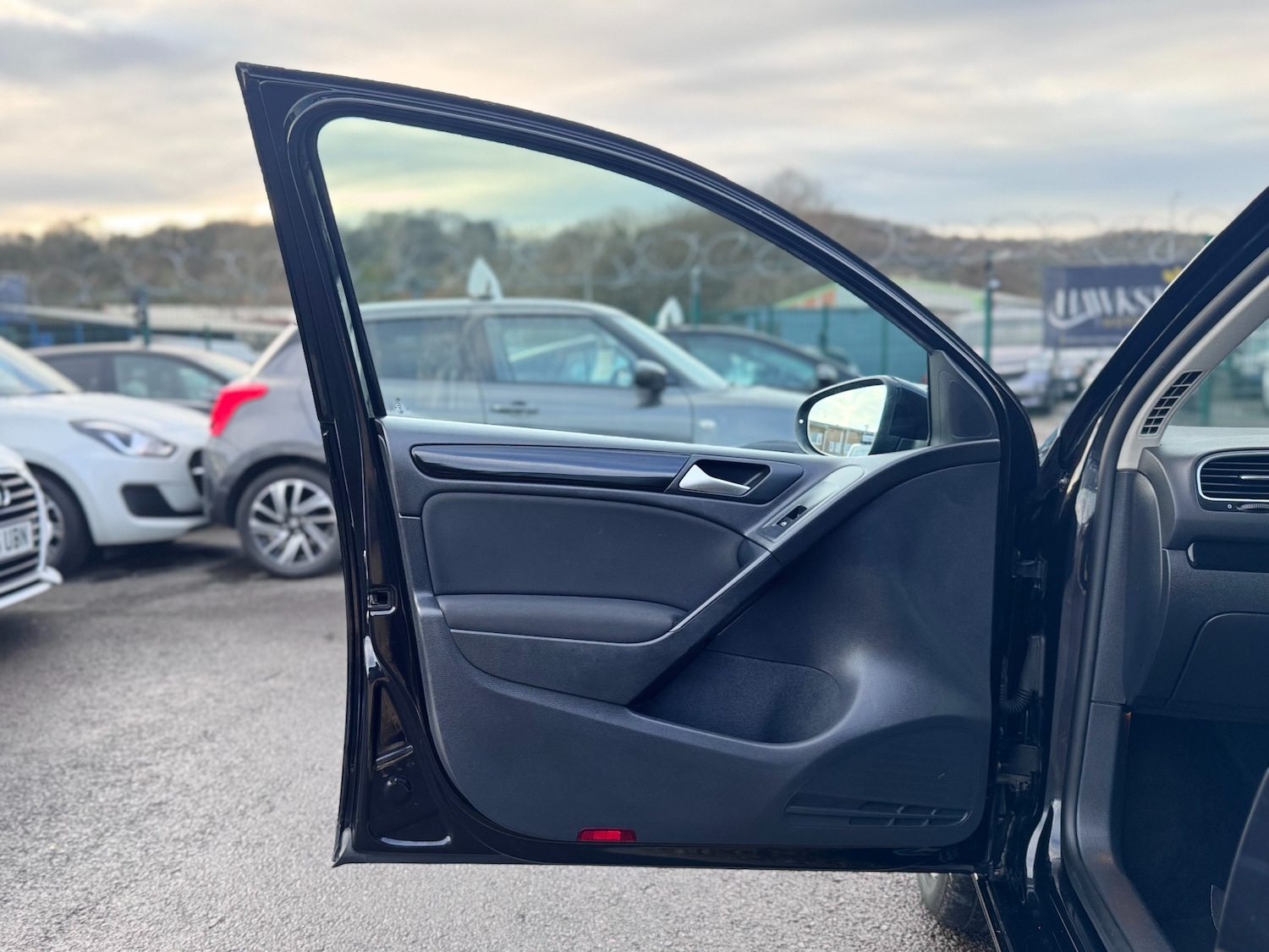 Used Volkswagen Golf 2011 for sale - 77014711: Photo 41