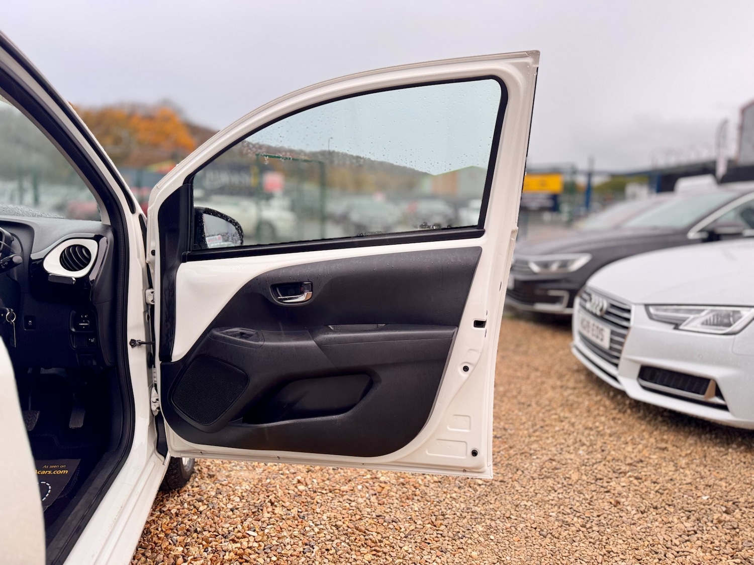 Used Toyota AYGO 2017 for sale - 76682093: Photo 25