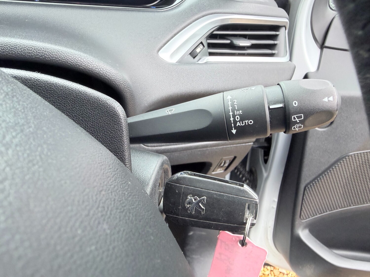 Used Peugeot 208 2013 for sale - 77846084: Photo 33