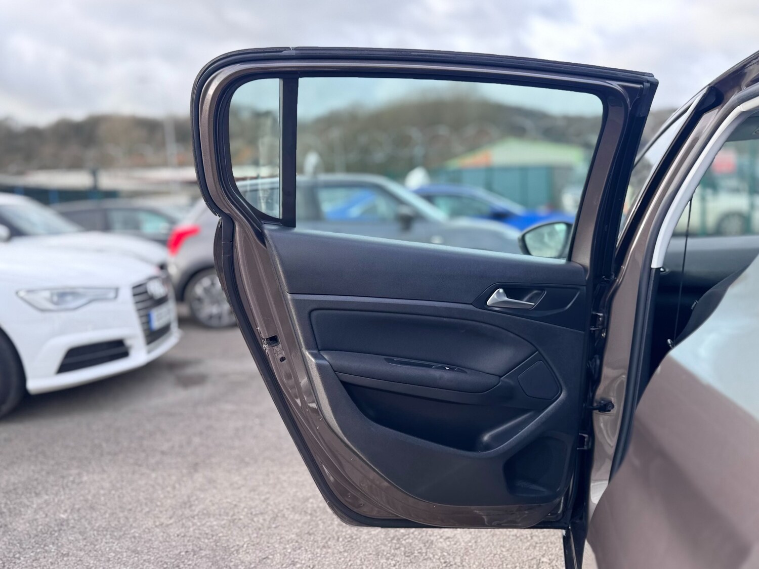 Used Peugeot 308 2014 for sale - 77984559: Photo 40