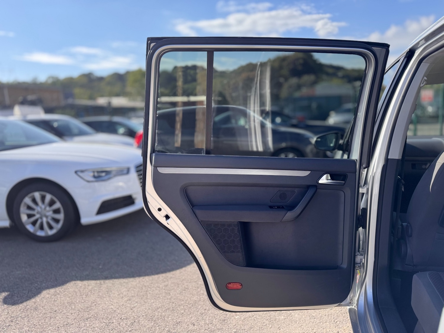 Used Volkswagen Touran 2011 for sale - 76450615: Photo 42