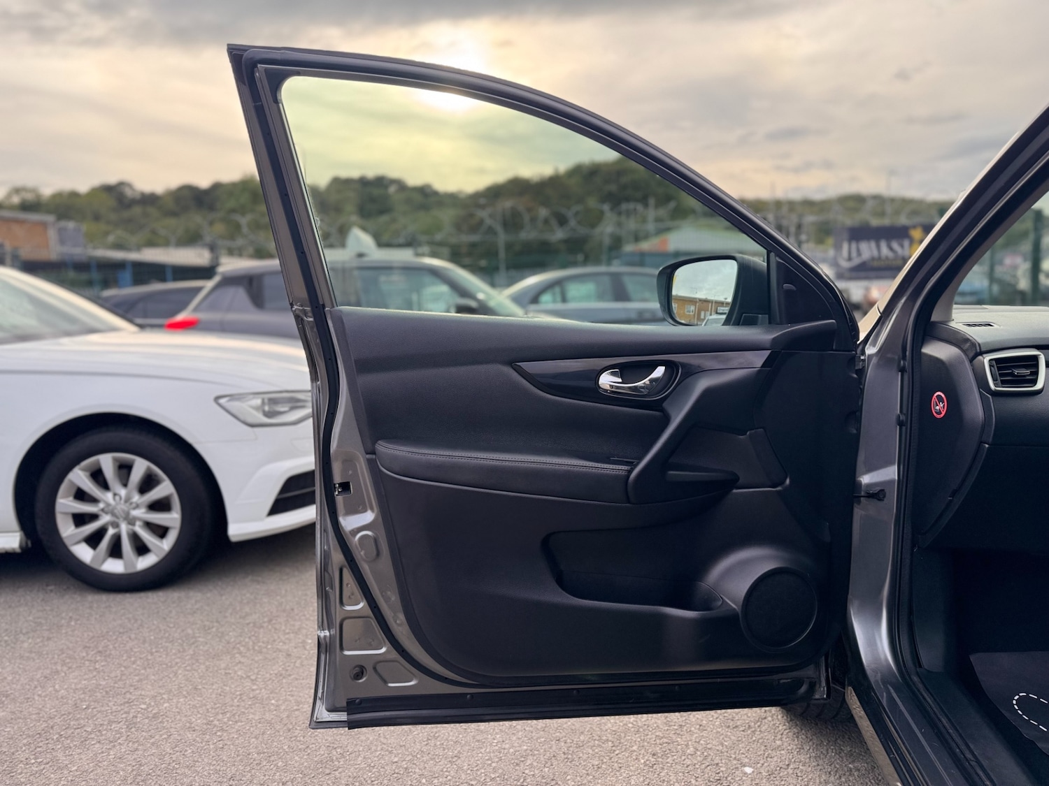 Used Nissan Qashqai 2015 for sale - 76426103: Photo 42