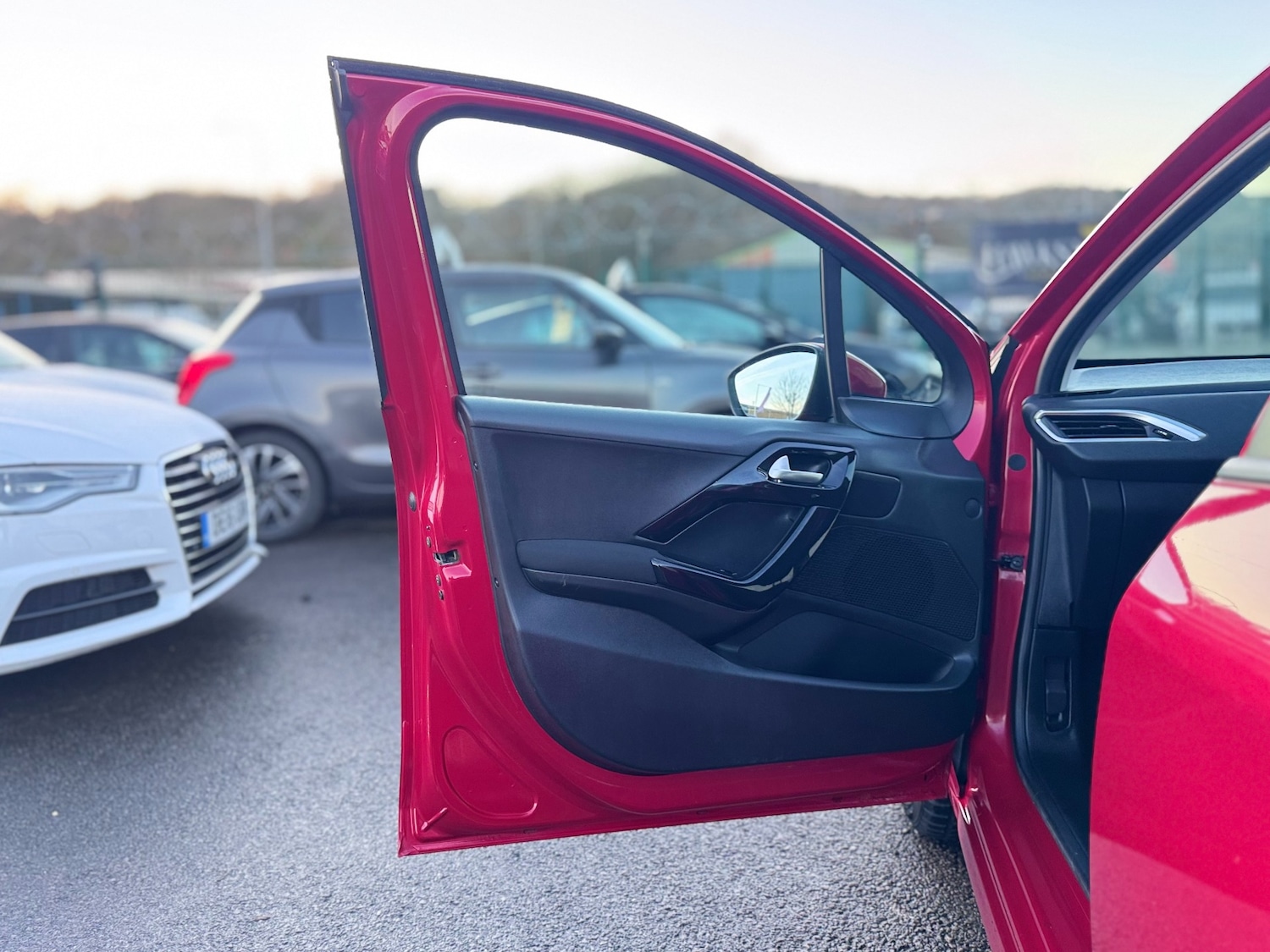 Used Peugeot 208 2013 for sale - 76945864: Photo 42