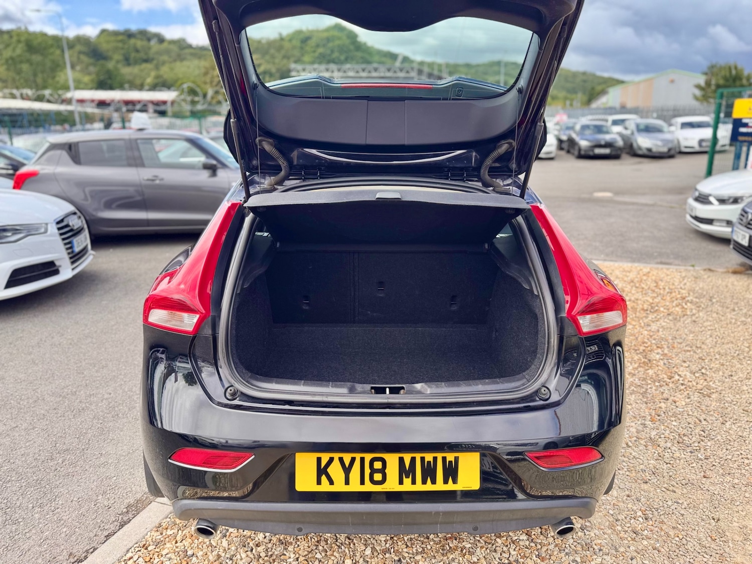 Used Volvo V40 2018 for sale - 76763232: Photo 20