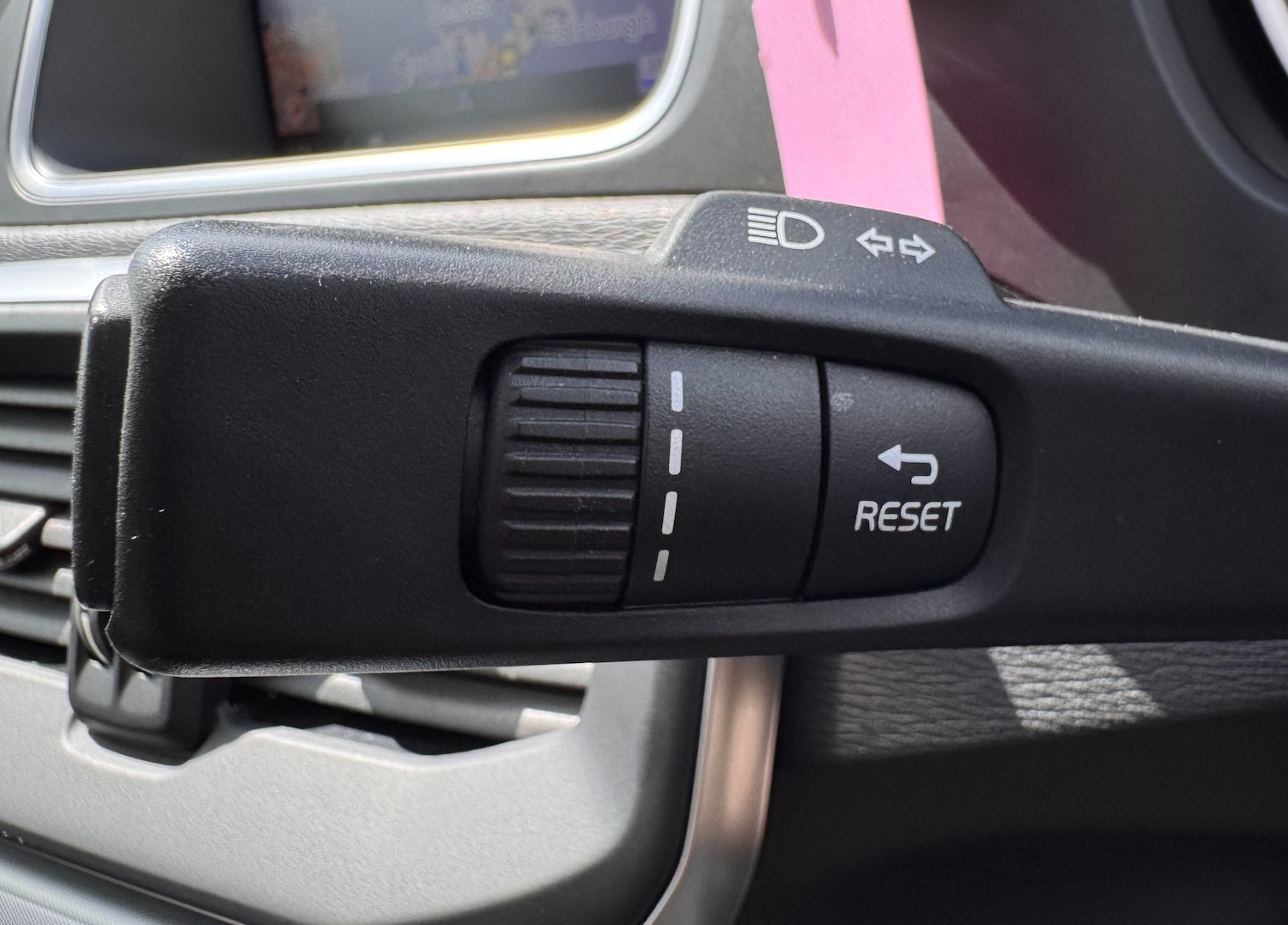 Used Volvo V40 2018 for sale - 76763232: Photo 32