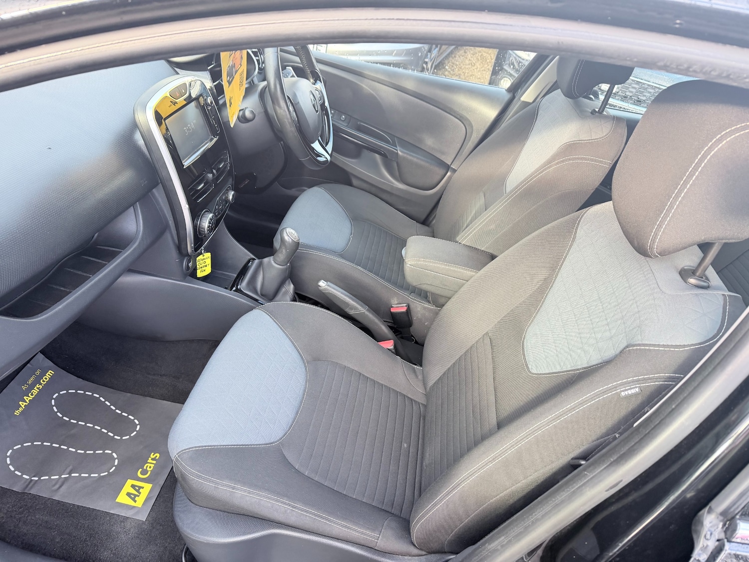 Used Renault Clio 2015 for sale - 77947411: Photo 42