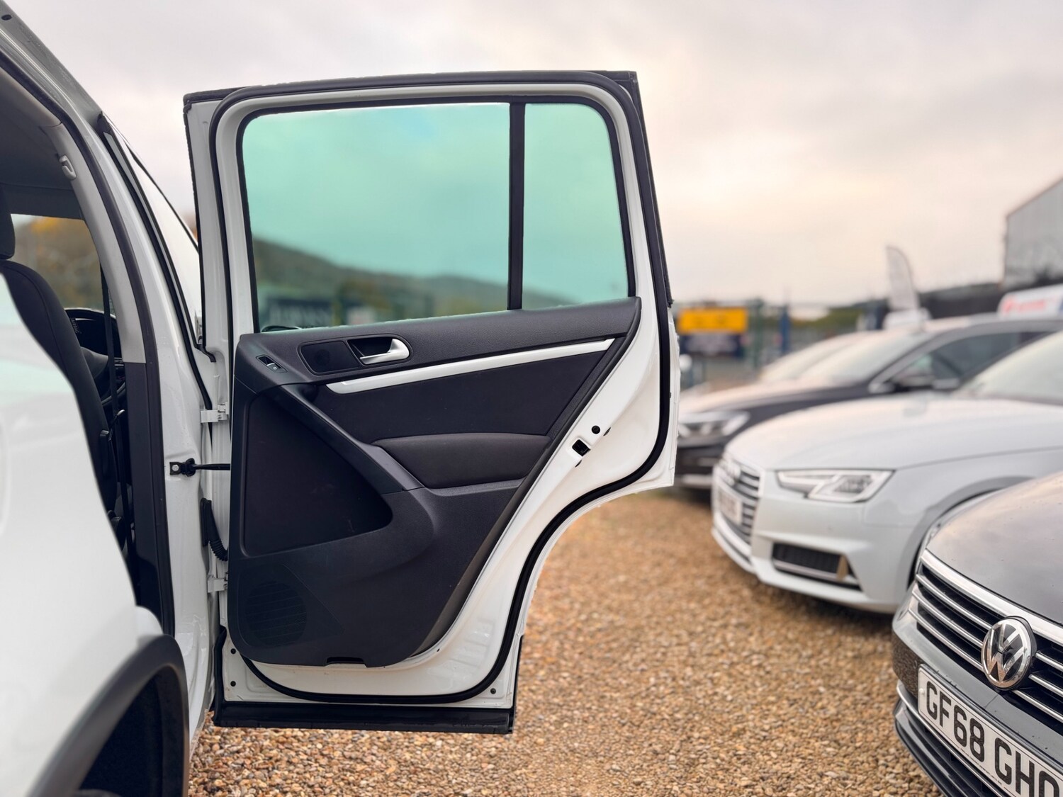 Used Volkswagen Tiguan 2016 for sale - 76542339: Photo 38