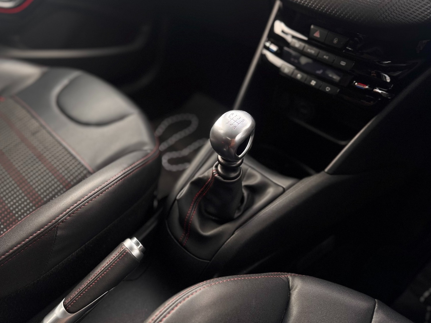 Used Peugeot 208 2015 for sale - 77222921: Photo 37