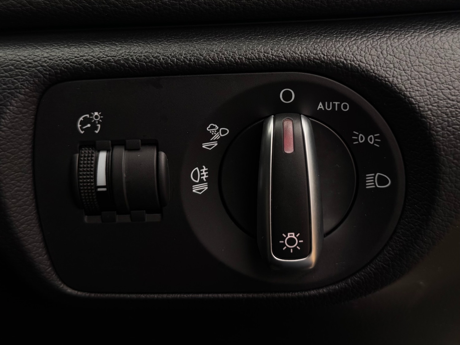 Used Audi Q3 2015 for sale - 76859891: Photo 30