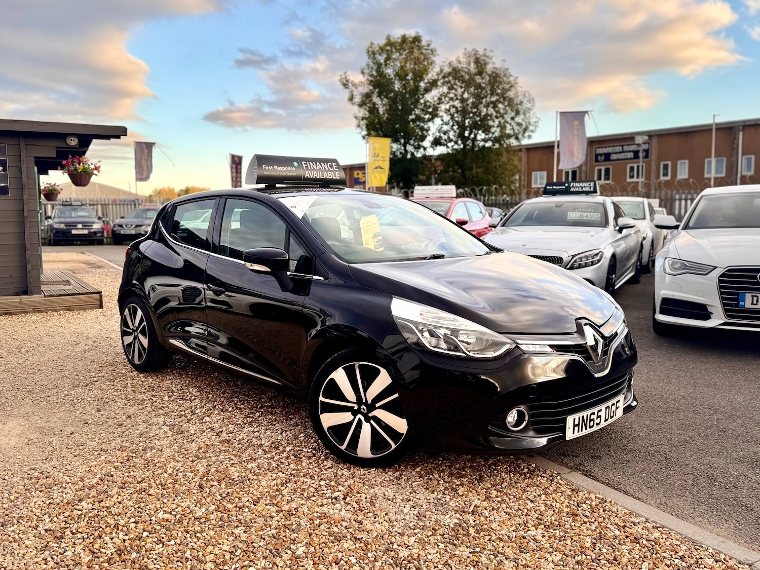 Used Renault Clio 2015 for sale - 76450612: Photo 1