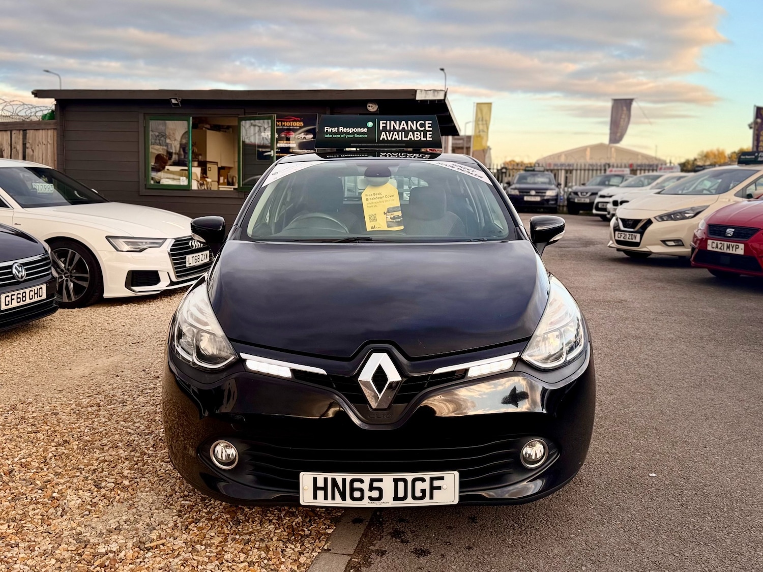 Used Renault Clio 2015 for sale - 76450612: Photo 2