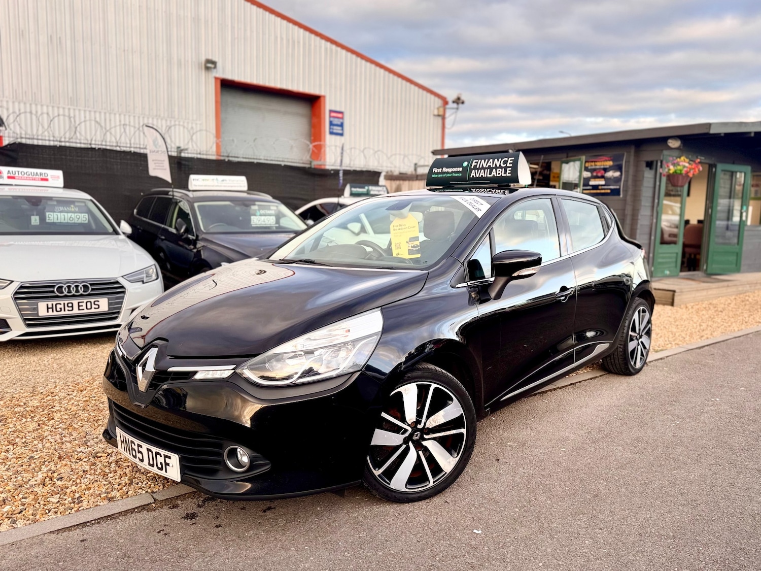 Used Renault Clio 2015 for sale - 76450612: Photo 3