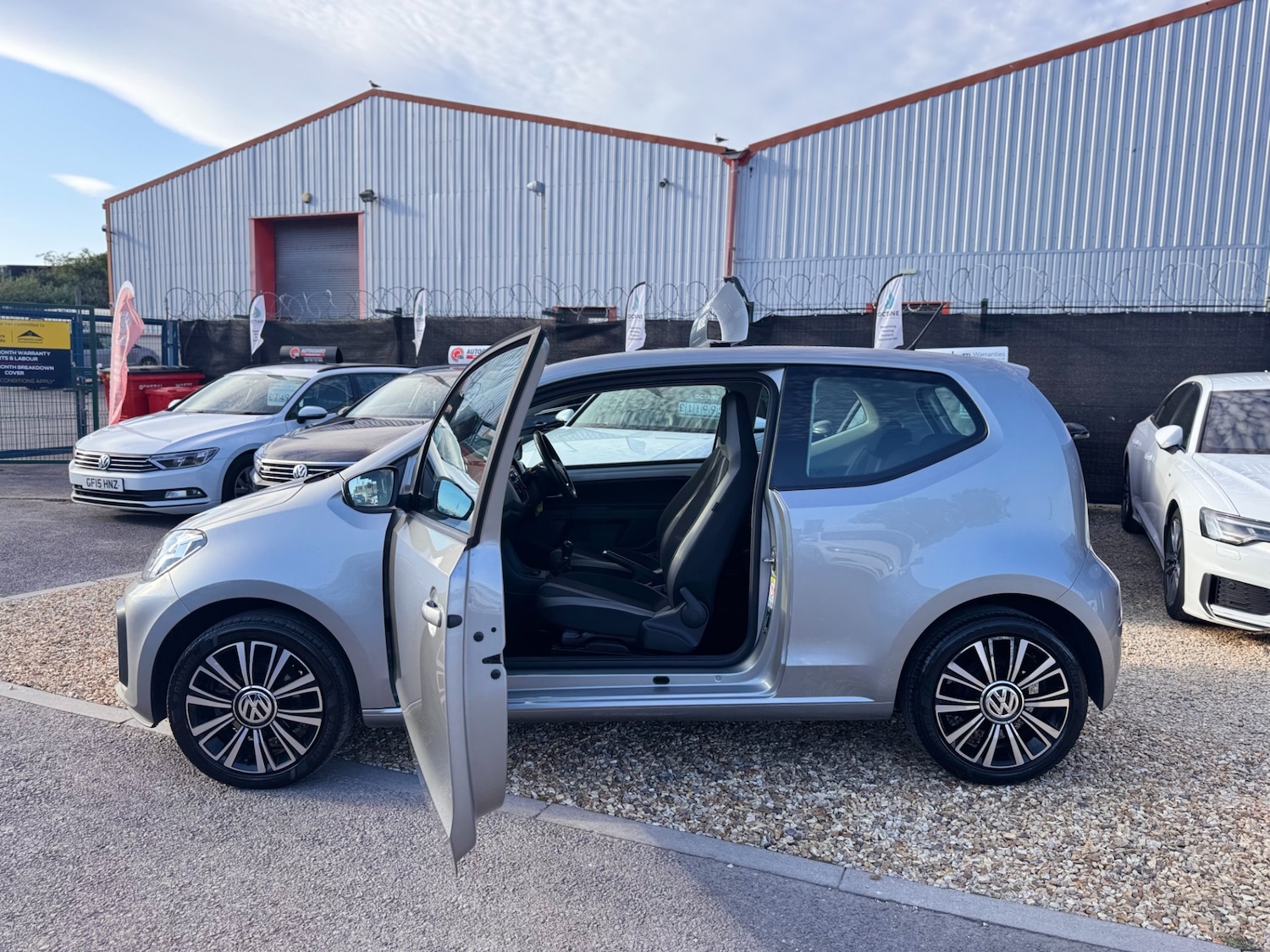 Used Volkswagen up! 2017 for sale - 76157466: Photo 41