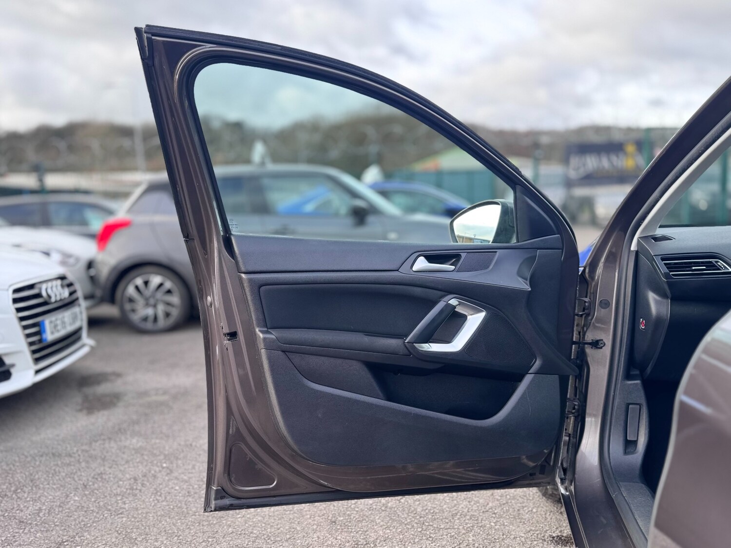 Used Peugeot 308 2014 for sale - 78065375: Photo 42