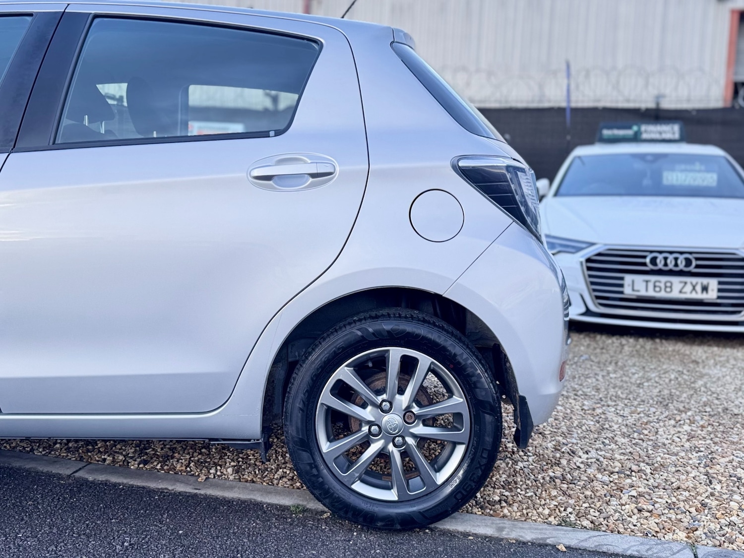 Used Toyota Yaris 2014 for sale - 77324660: Photo 23