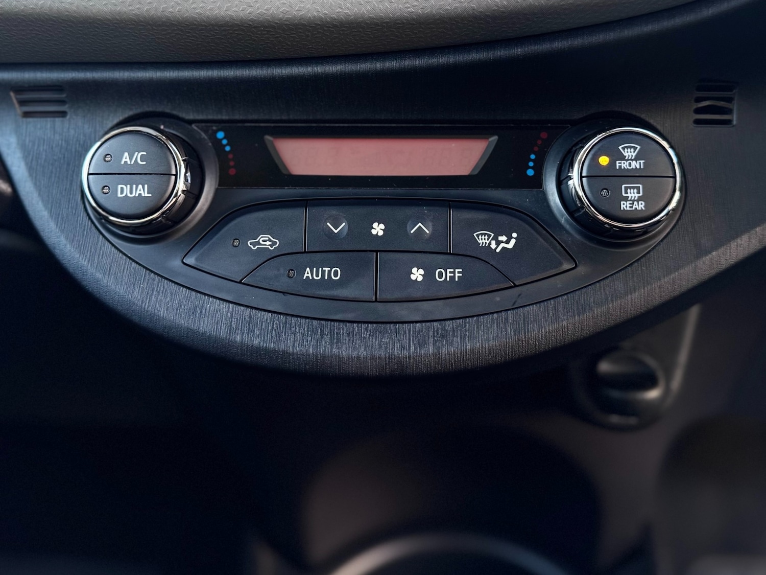 Used Toyota Yaris 2014 for sale - 77461642: Photo 37