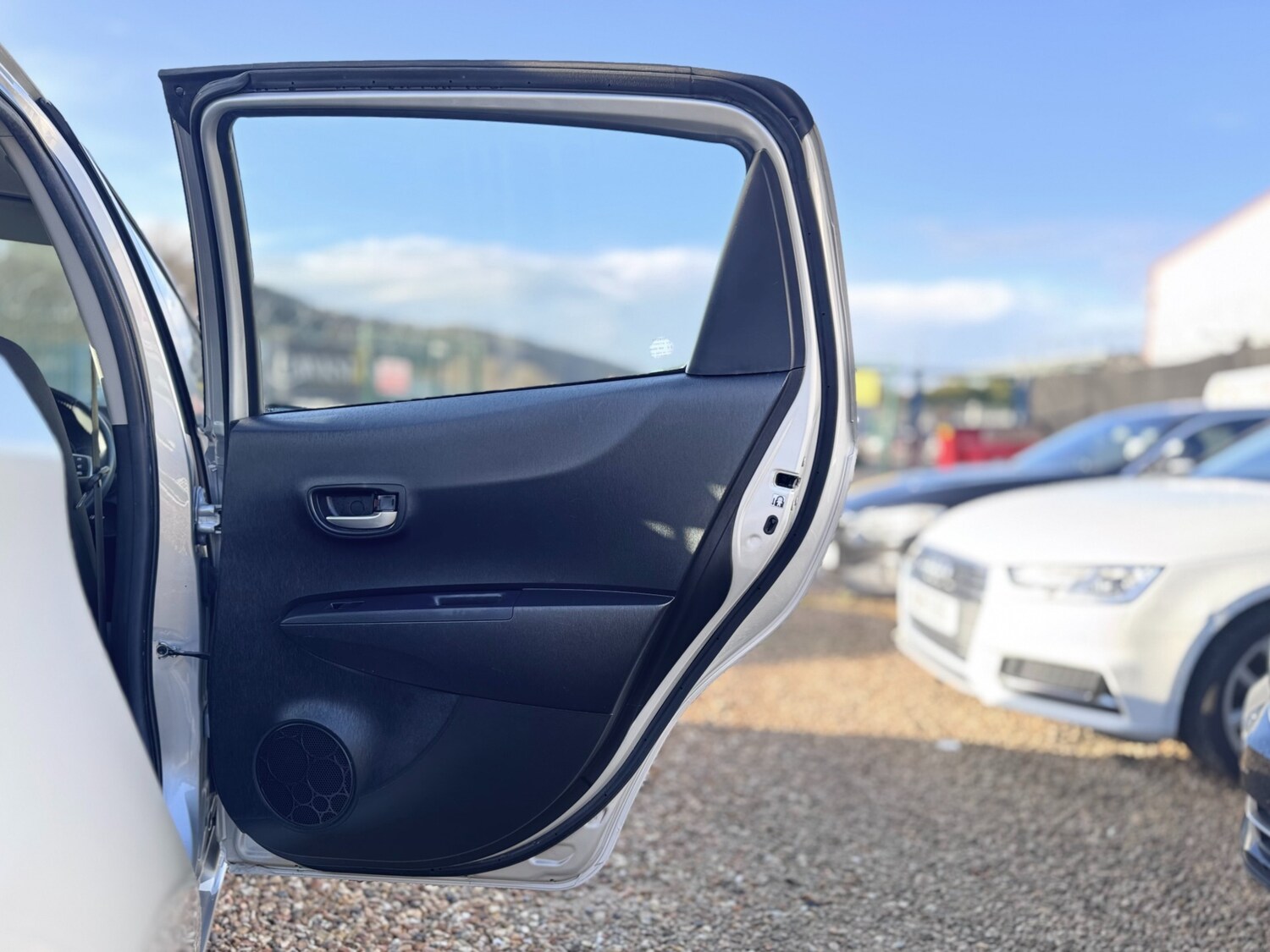 Used Toyota Yaris 2014 for sale - 77461642: Photo 40