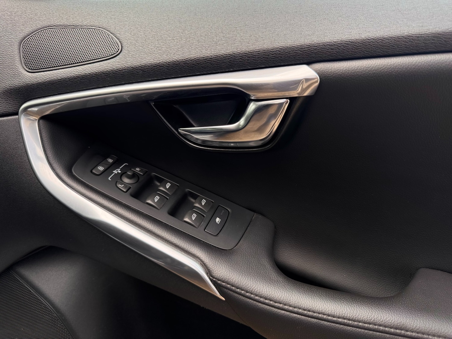 Used Volvo V40 2018 for sale - 76159667: Photo 25